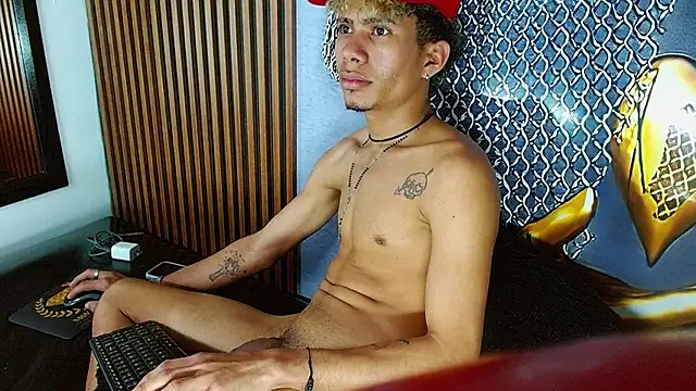 Skinny_cute_Alyer webcam