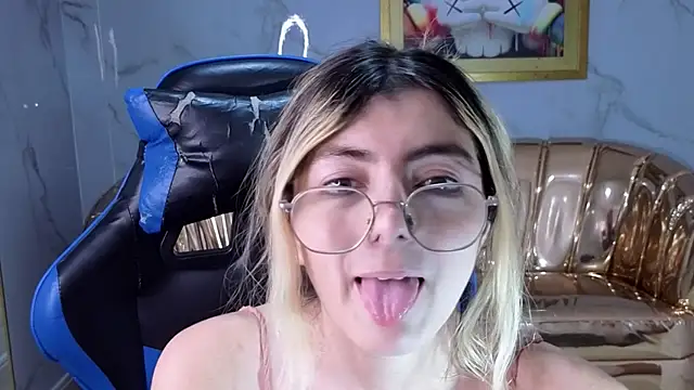 Kriistal_s private cam to cam show