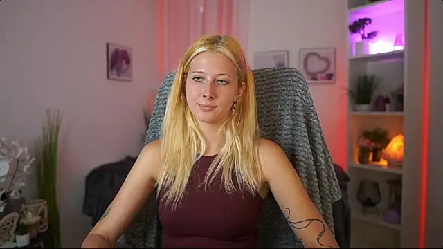 EmilySwann_ webcam
