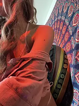 Aiko_Moon body oil cam room