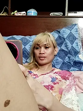 QueenSoreal webcam