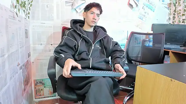heyy_noah11 Live Web Cam Show
