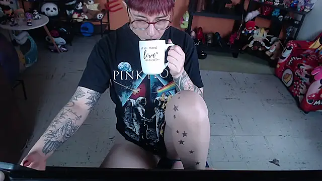 MissMiia2 live cam on StripChat