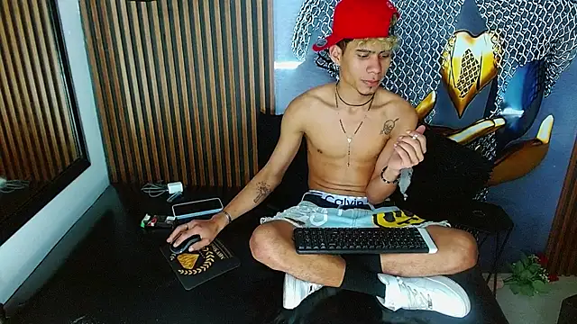 Skinny_cute_Alyer webcam