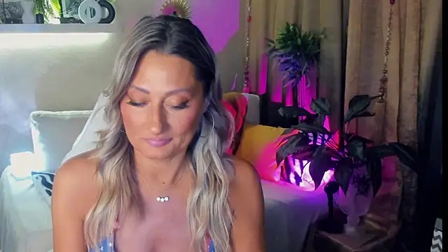 SarahAlluring webcam