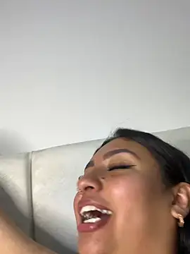 Issa_Santana webcam