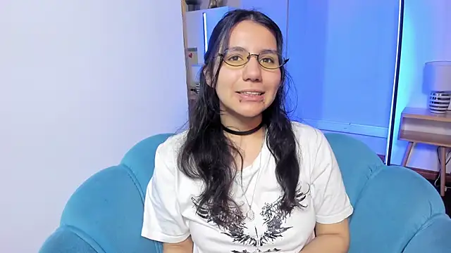 HollyPeach webcam