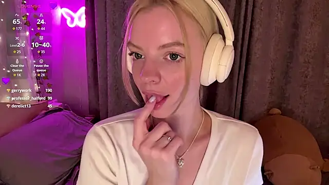 Marry_Sornatiko webcam