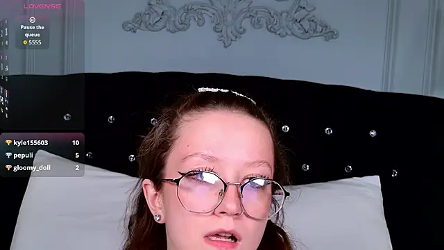 AmelieViolet webcam