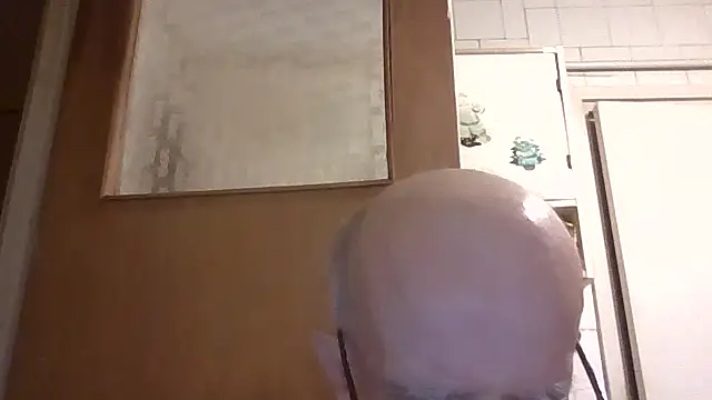 mariusica1@xh live cam on StripChat