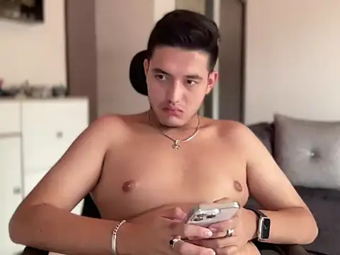 alexandergrey760886 live cam on StripChat