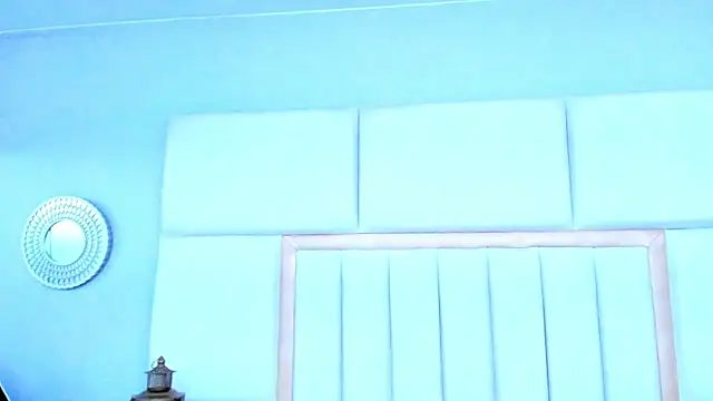 LaylaaDoll live cam on StripChat