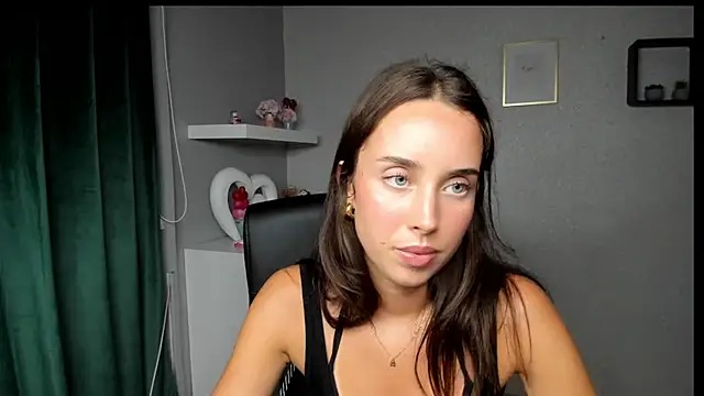AdeleSolo live cam on StripChat