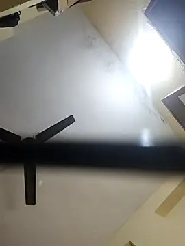 Sravvi499 webcam