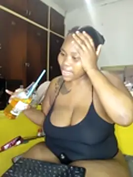 RealQueenOfSouth webcam
