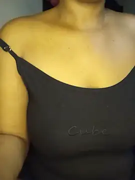 BOTTYANGELxx1 webcam