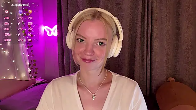 Marry_Sornatiko webcam