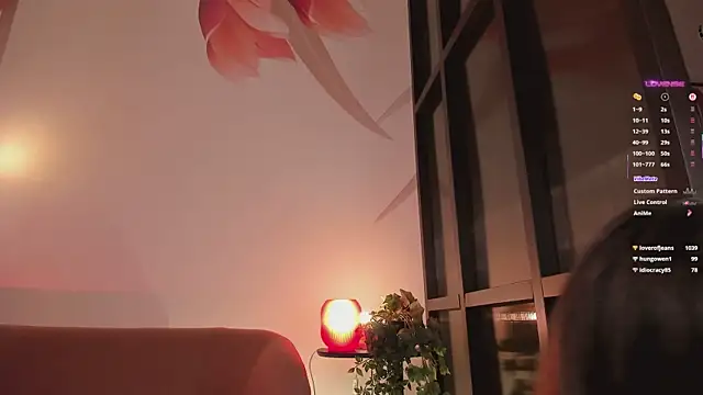 llina_gloww webcam