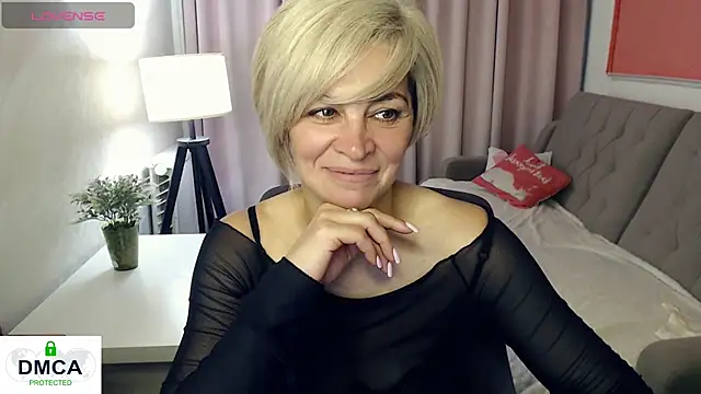 Blonde_lola444 webcam