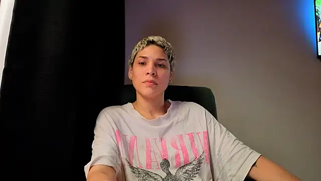 Charlee_pink webcam