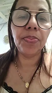 Ladymilf12 webcam