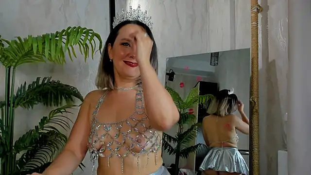 Nikki_Mi1k webcam