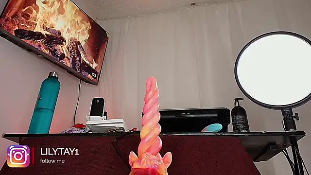 lily_tay_ webcam