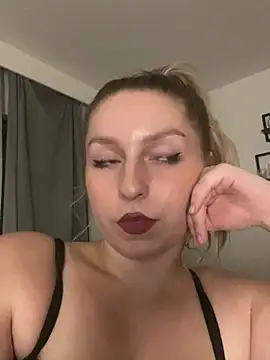 KiraBloom66 webcam