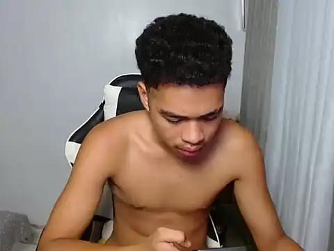 curlyasian_njxx webcam
