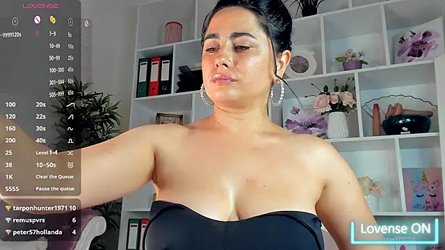 EmaBrownie live cam on StripChat
