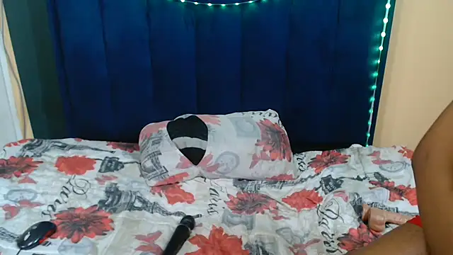 HotCreamyTea webcam