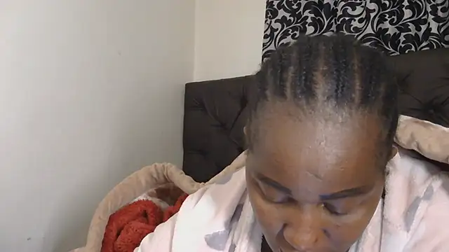 sluttylaura21 webcam