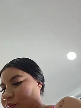 Pretty_Julieta webcam