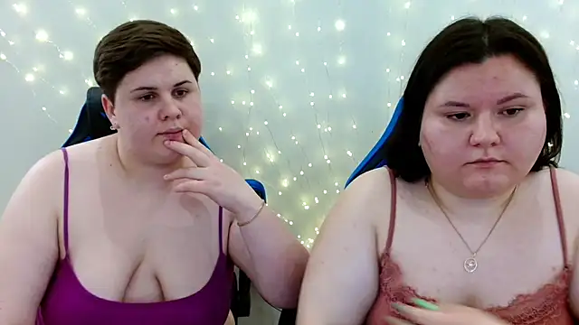 BeckyAndHellen webcam