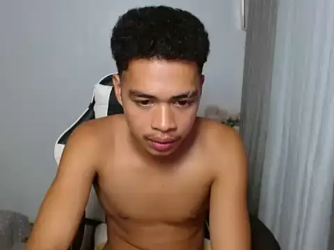 curlyasian_njxx webcam