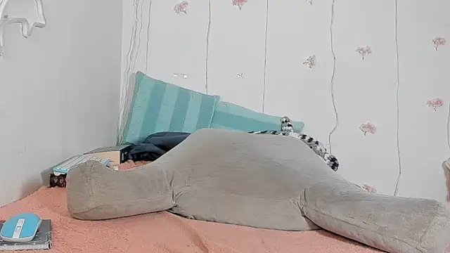 YoungSophie webcam