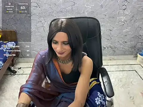LuvLayla webcam
