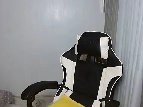 curlyasian_njxx webcam