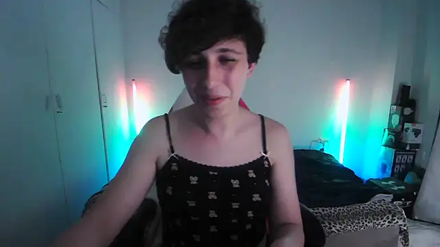 HoneyValentine webcam