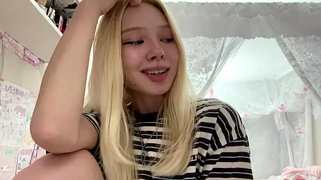 LinaFloww Live Web Cam Show