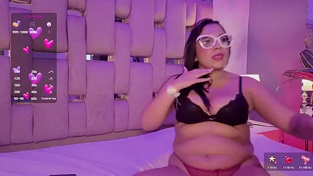 KamilaValencia live sex cam