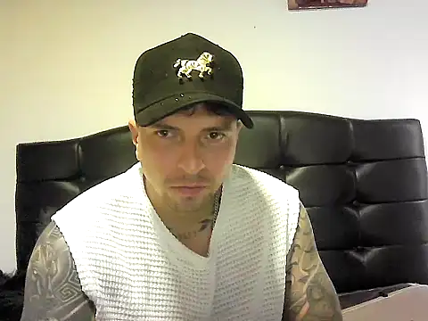 wolfgolden1 webcam