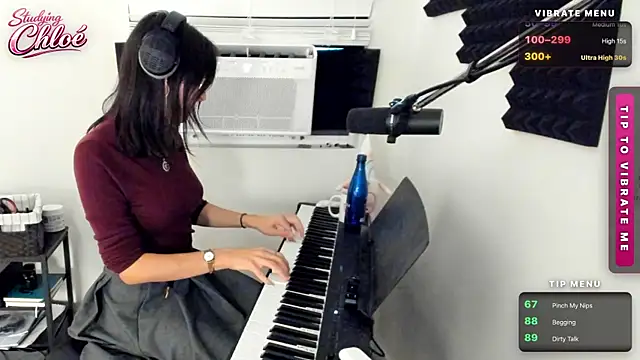 itschloelaurent Live Web Cam Show