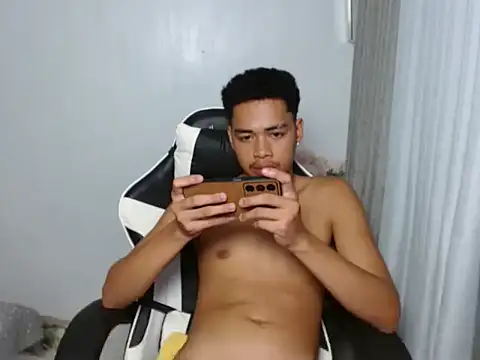 curlyasian_njxx webcam