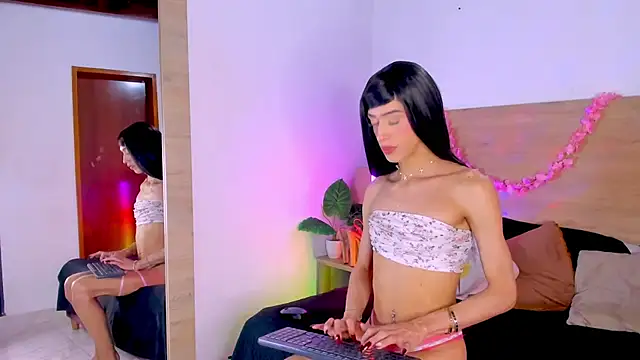 LaraRous Live Web Cam Show