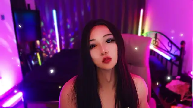 Model: SaraSilky