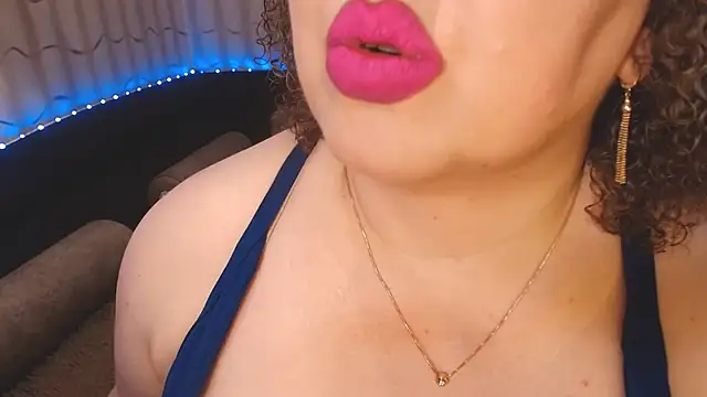 bustykatty - BustyKatty's free webcam