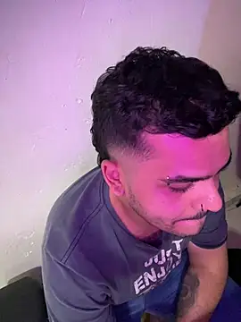 latinbearx - LatinBearX's free webcam - UK Sex Cams