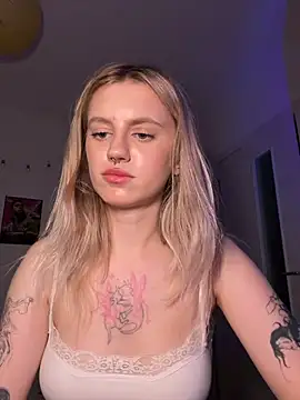 blondiedoll webcam