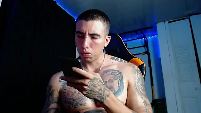 Adam_Hudsond webcam
